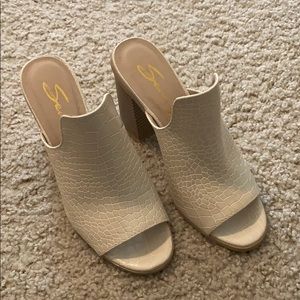 Seven7 Isabella crocodile texture open toed Mules